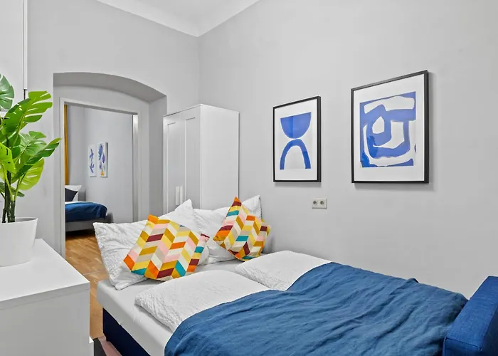 Huge 5br Group - Sleeps 20 - Near U3 *