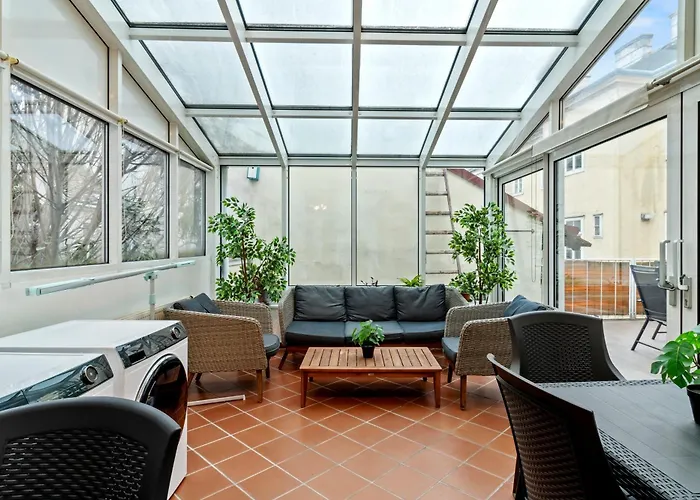 Huge 5br Group - Sleeps 20 - Near U3 *